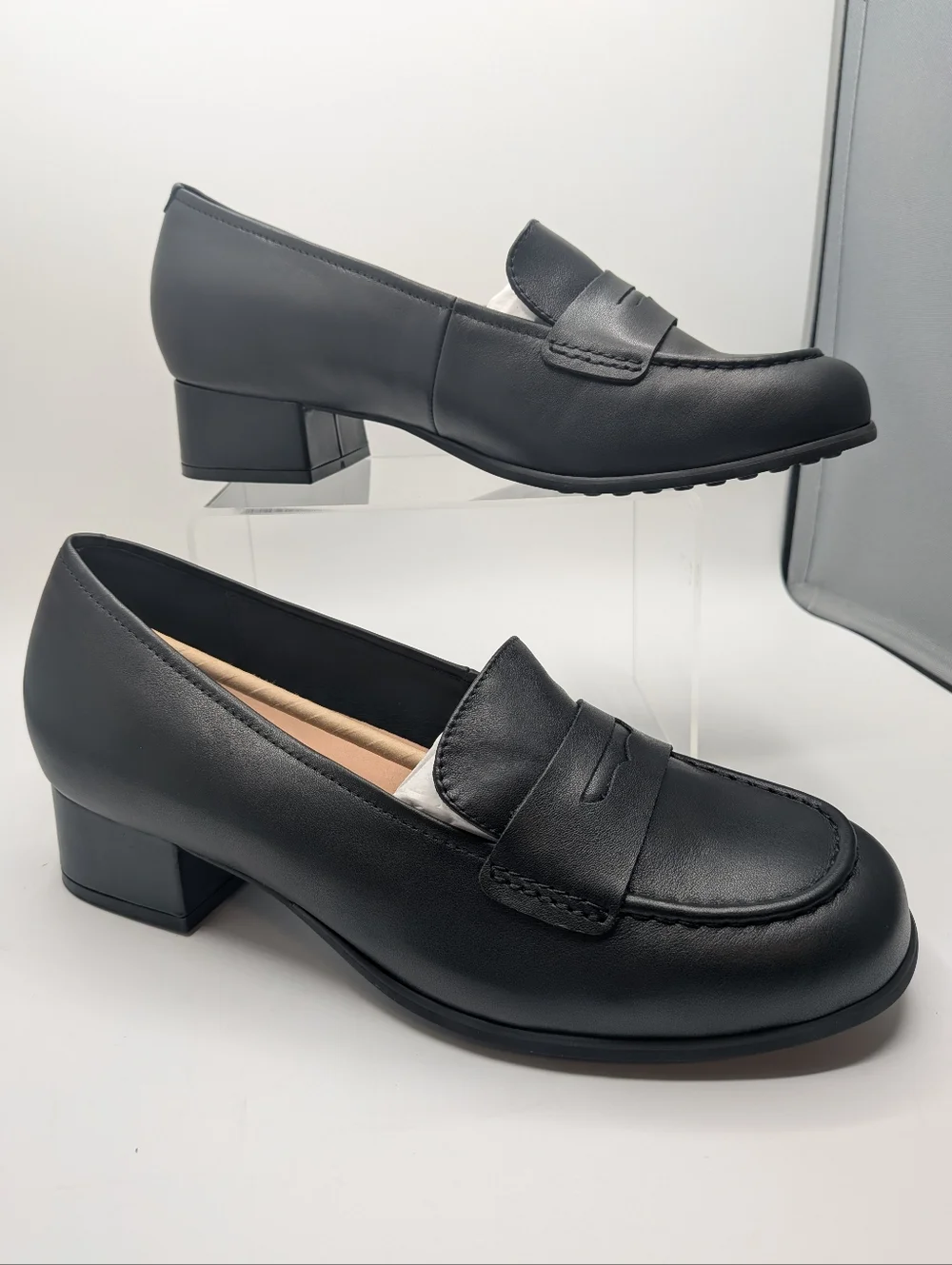 Low Heel Loafers NWB- 10WW-Black - Picture 2 of 15